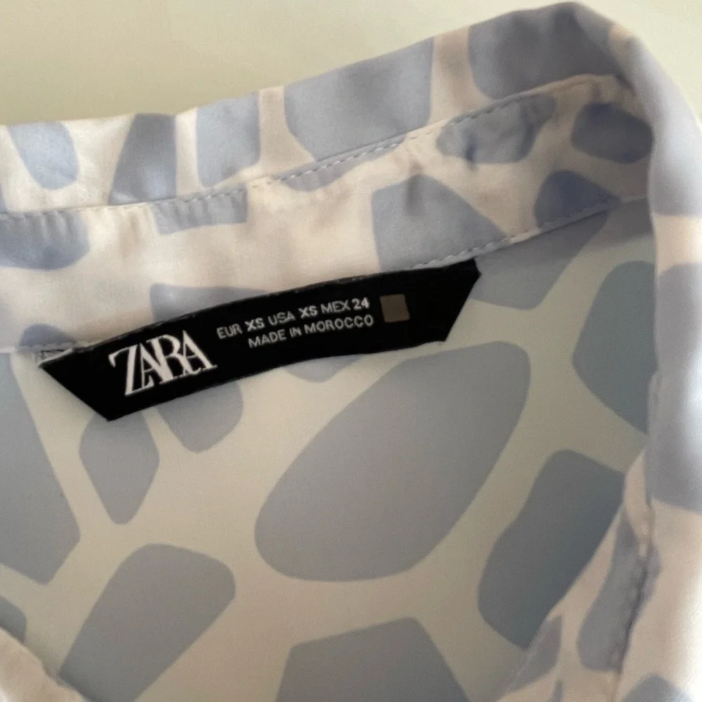 Zara Abstract Blue and White Blouse